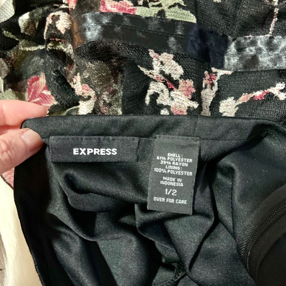 Express: Black Floral Lace Skirt - Picture 4 of 5